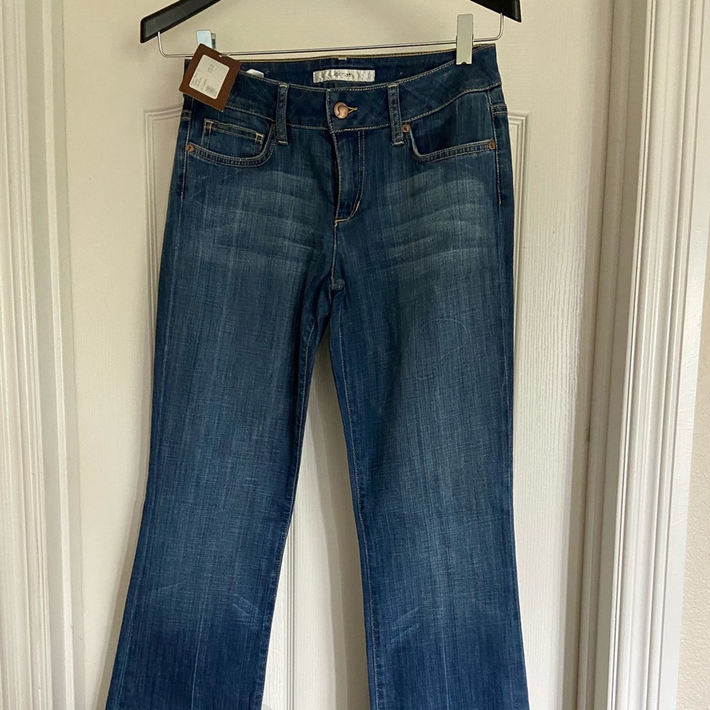 Brand new with tags. Joe’s “honey fit” curvy.